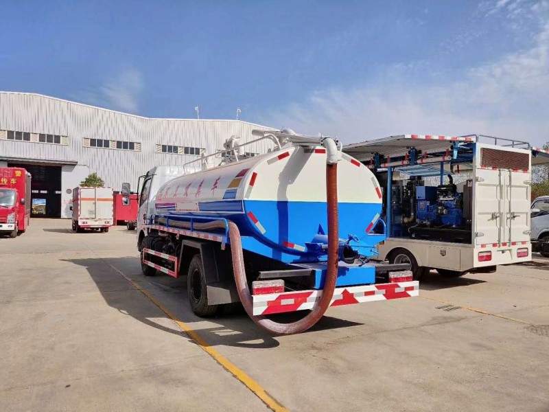 東風(fēng)大多利卡7方吸糞車