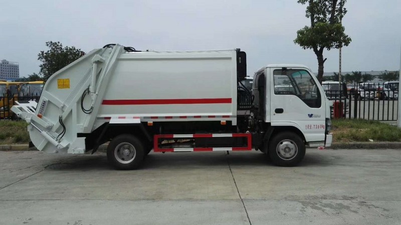 五十鈴4-6方壓縮垃圾車(chē)