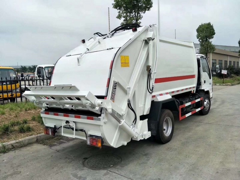 五十鈴4-6方壓縮垃圾車(chē)