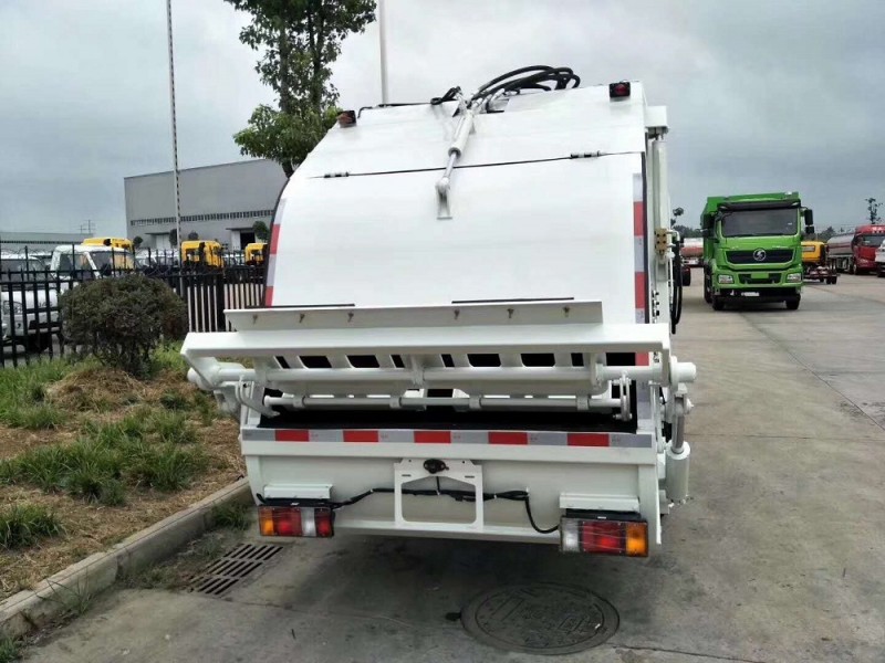 五十鈴4-6方壓縮垃圾車(chē)