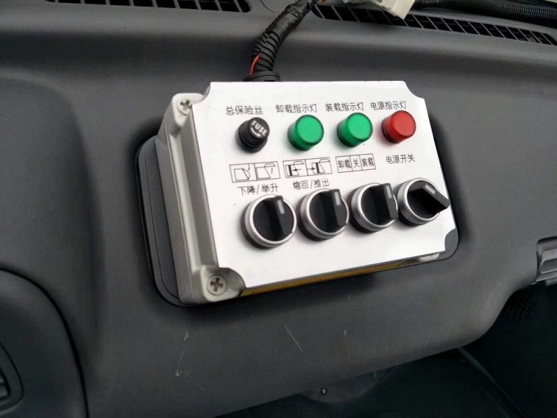 五十鈴4-6方壓縮垃圾車(chē)