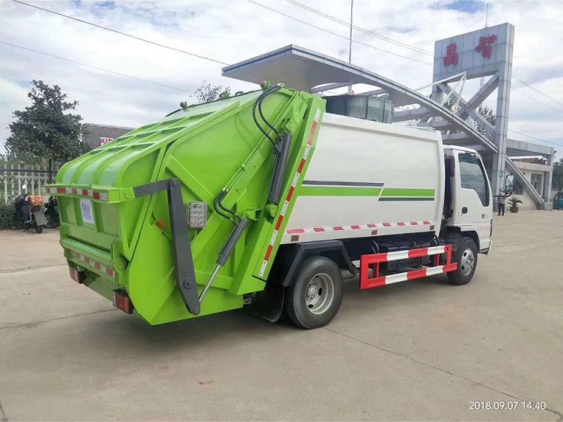 五十鈴4-6方壓縮垃圾車(chē)