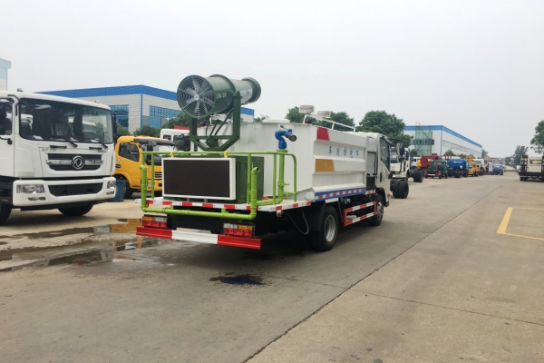 大運(yùn)多功能抑塵車(5噸、30米霧炮機(jī)) 大運(yùn)多功能抑塵車(5噸、30米霧炮機(jī))圖片