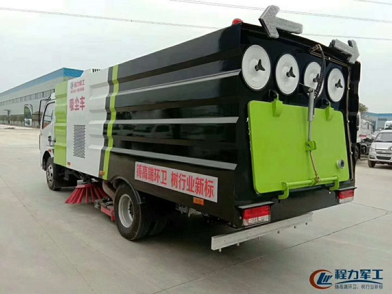 東風(fēng)大多利卡8方吸塵車(chē)