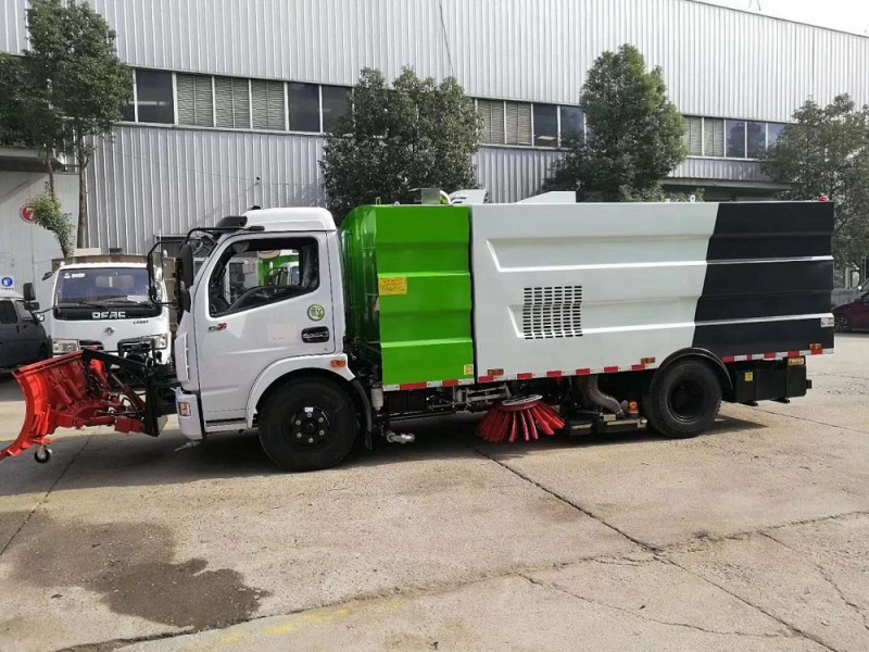 東風(fēng)大多利卡8方吸塵車(chē)