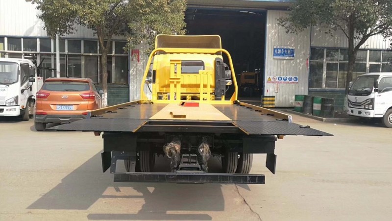 東風(fēng)多利卡藍牌一拖二清障車