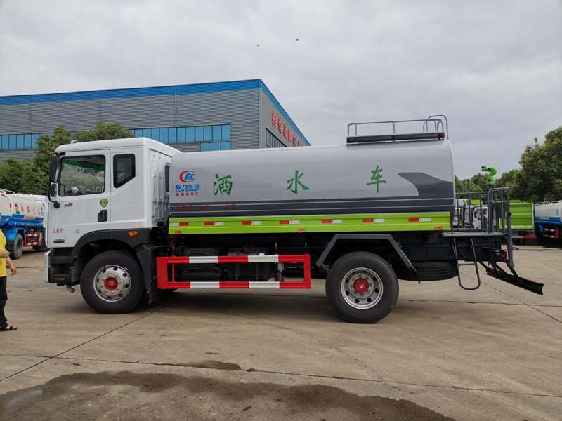 國(guó)六東風(fēng)D9灑水車(chē) 國(guó)六東風(fēng)D9灑水車(chē)圖片