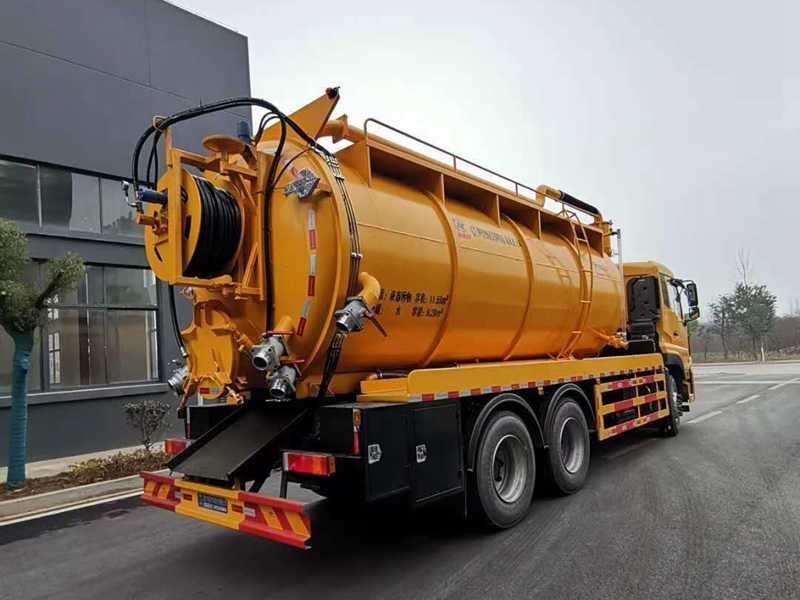 東風(fēng)天龍清洗吸污車圖片